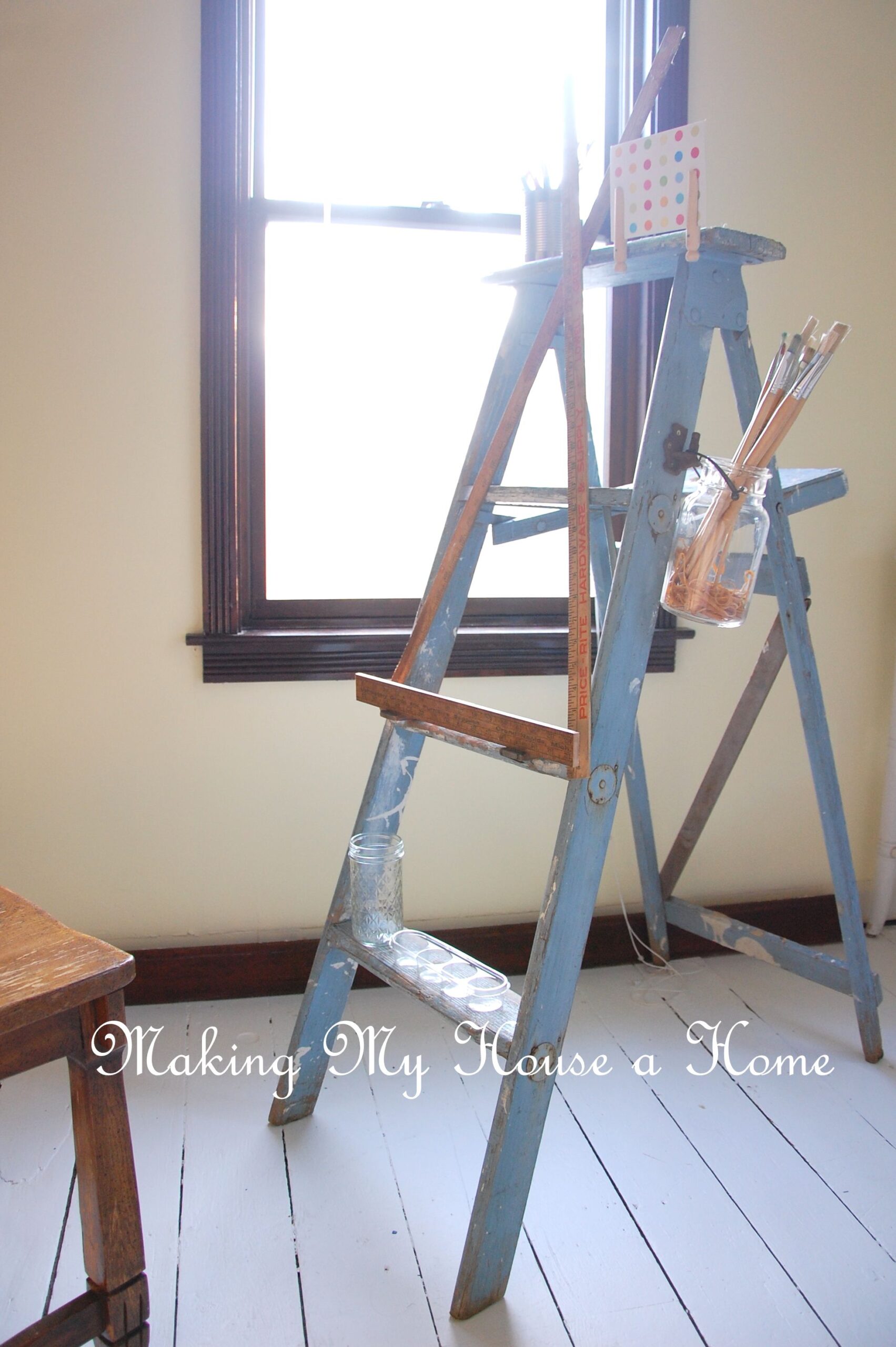 How to Make an Easel from A Step Ladder